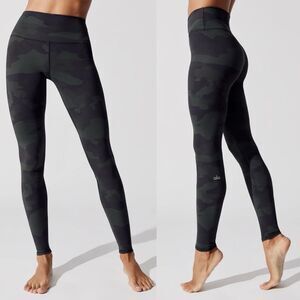 Alo Yoga High Waist Camo Vapor Leggings M Green Preppy Gym Workout Running Cute